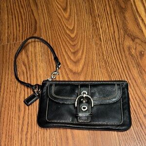 COACH Y2K VINTAGE~LIMITED EDITION Buckle Black Leather Wristlet/Clutch W/Charm